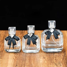 Steklenička parfuma Bow